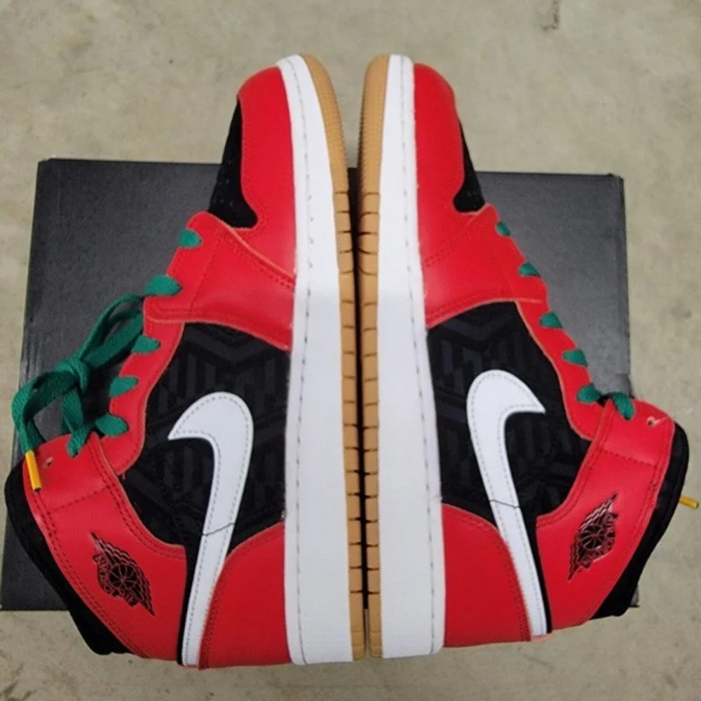 Nike‎ Air Jordan 1 Mid SE Christmas Tree 2022 GS Size 7Y DQ8418-006 Women's 8.5